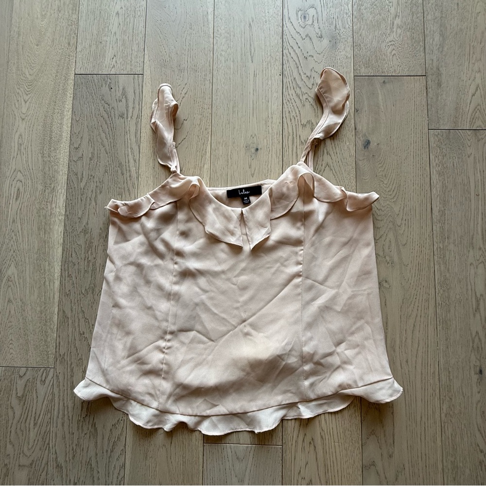✨5 for $60✨ Lulu's Soft Beige Ruffle Camisole Size Medium